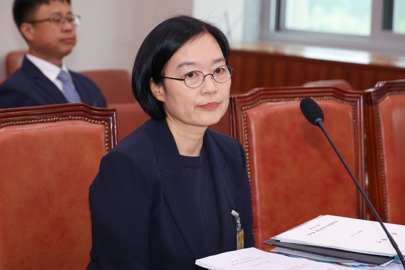 한성숙 중기부 장관 후보자 "中企 AI 생태계 주역으로 만들겠다"