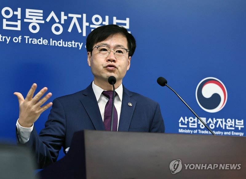 브리핑하는 여한구 통상교섭본부장 (출처=연합뉴스)