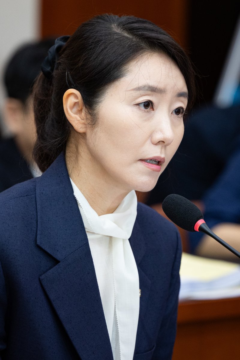 강선우 여성가족부 장관 후보자가 14일 서울 여의도 국회에서 열린 인사청문회에 출석해 의원 질의에 답하고 있다. 2025.7.14/뉴스1 ⓒ News1 유승관 기자