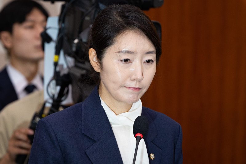 강선우 여성가족부 장관 후보자가 14일 서울 여의도 국회에서 열린 인사청문회에 출석해 모두 발언을 하고 있다. 2025.7.14/뉴스1 ⓒ News1 유승관 기자