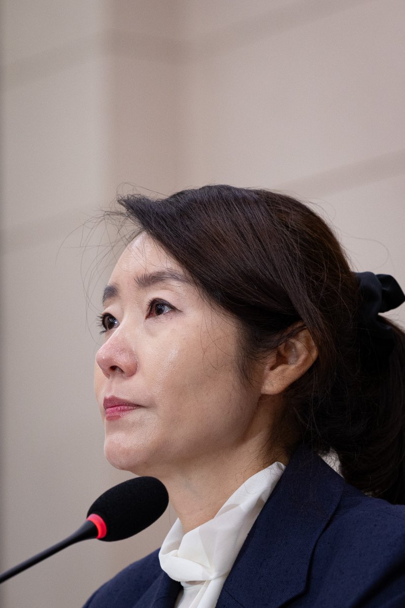 강선우 여성가족부 장관 후보자가 14일 서울 여의도 국회에서 열린 인사청문회에 출석해 의원 질의를 경청하고 굳은 표정을 짓고 있다. 2025.7.14/뉴스1 ⓒ News1 유승관 기자