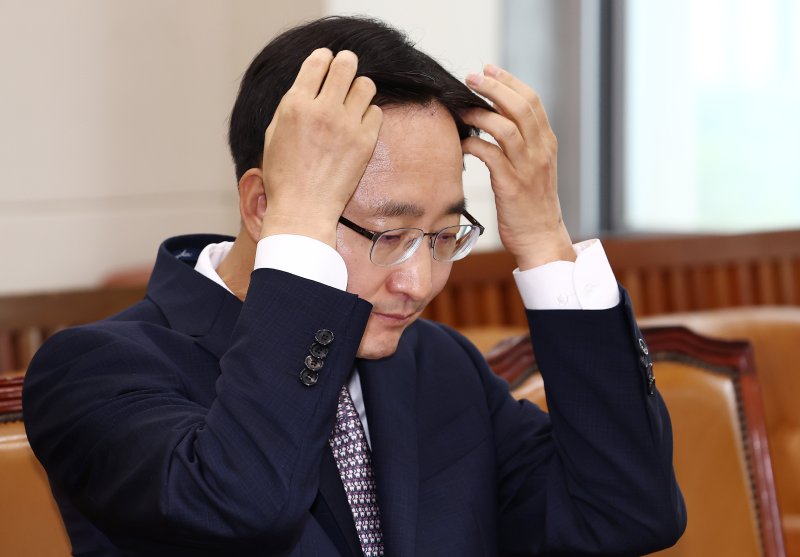 野 “대통령 주변인 탈세 조사해야”..임광현 “누구든 조사”