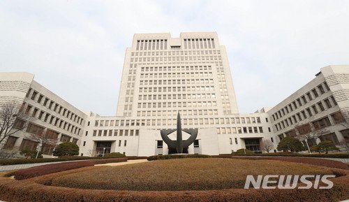 15일 법조계에 따르면 쿨카지노원 3부(주심 이흥구 쿨카지노관)는 지난달 12일 A씨가 B씨를 상대로 제기한 회사에 관한 소송 상고심에서 원고 일부 승소로 판결한 원심을 확정했다. 사진은 쿨카지노원 전경.