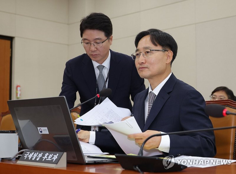 답변 준비하는 임광현 국세청장 후보자 (출처=연합뉴스)