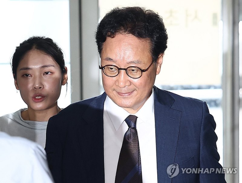 특검 조사 출석하는 왕윤종 전 국가안보실 3차장 (출처=연합뉴스)