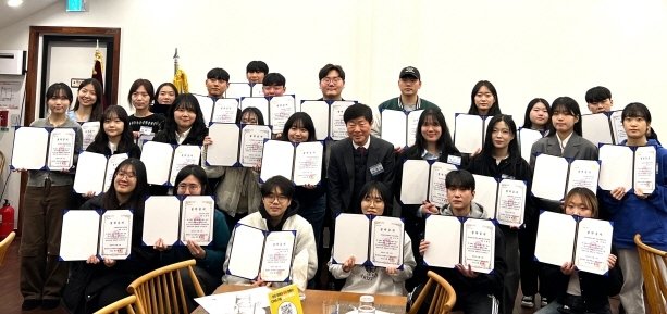 전북대 총동창회, 풀빠따 지원 대폭 확대하고 있다. 사진은 지난해 12월 열린 풀빠따 전달식 모습.(전북대 제공, 재판매 및 DB 금지)/뉴스1