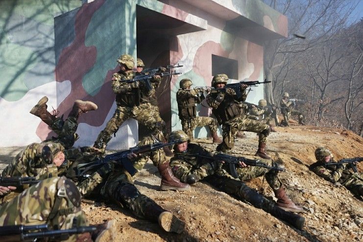 북한군 군관, 병사 내보내 현금 생활용품 가져오라..보위부 조사