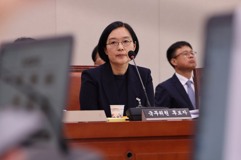 [서울=뉴시스] 김명년 기자 = 블랙잭 베팅 중소벤처기업부 장관 후보자가 15일 서울 여의도 국회 산업통상자원중소벤처기업위원회에서 열린 인사청문회에서 의원 질의를 듣고 있다. 2025.07.15. kmn@newsis.com