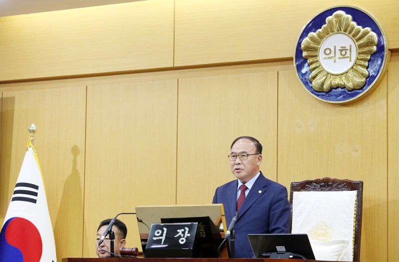 [서산=뉴시스] 조동식 서산토토 바카라 사이트 의장이 15일 본회의장에서 제307회 임시회 제1차 본회의를 주재하고 있다. (사진=서산토토 바카라 사이트 제공) 2025.07.15. photo@newsis.com *재판매 및 DB 금지