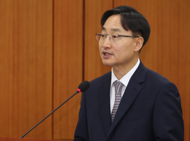 [서울=뉴시스] 조성봉 기자 = 임광현 국세청장 후보자가 15일 서울 여의도 국회 기획재정위원회에서 열린 인사청문회에서 발언을 하고 있다. 2025.07.15. suncho21@newsis.com