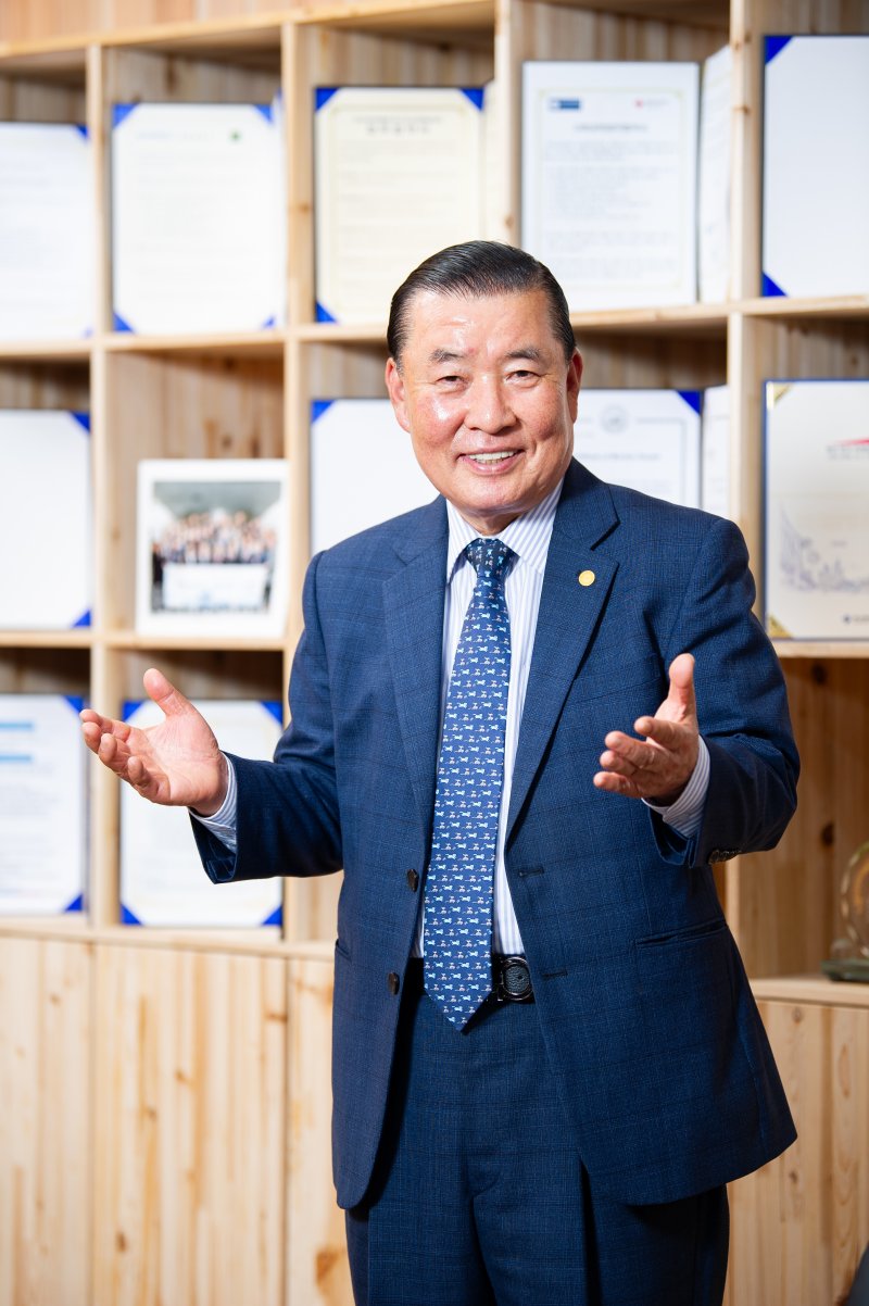 신한춘 자유총연맹부산지부 회장 연임