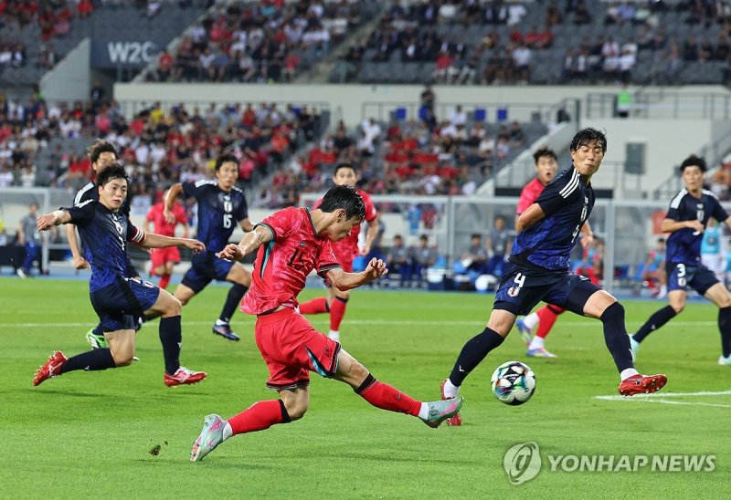 김문환 '슛!' (출처=연합뉴스)