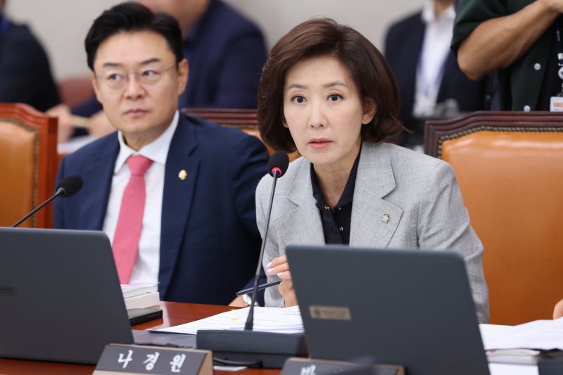 나경원 국민의힘 의원이 15일 오전 서울 여의도 국회 산업통산자원중소벤처기업위원회에서 열린 한성숙 중소벤처기업부 장관 후보자 인사청문회에서 의사진행 발언을 하고 있다. 2025.7.15/뉴스1 ⓒ News1 안은나 기자