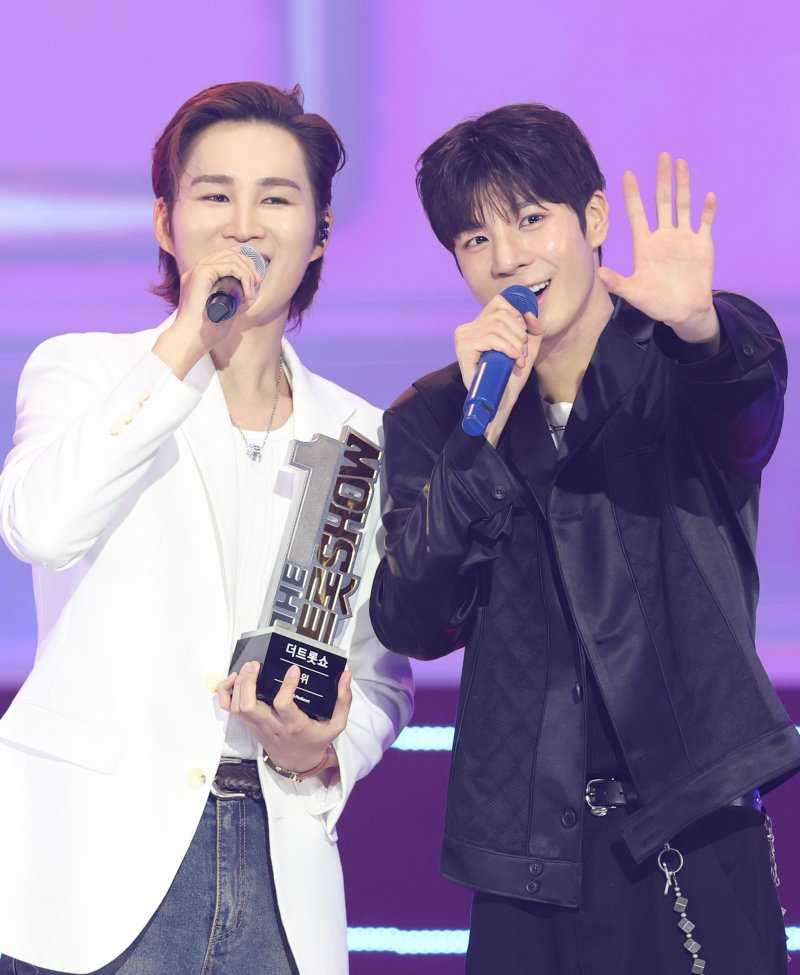 가수 김희재와 정동원(오른쪽) ⓒ News1