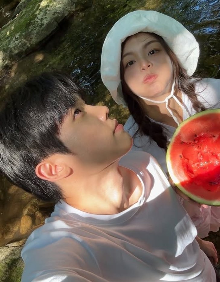 최시훈, 에일리 보며 "귀여움이 절정" 꿀 떨어지는 신혼부부 [N샷]