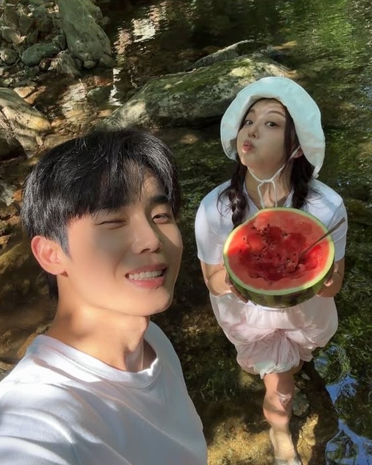 최시훈, 에일리 보며 "귀여움이 절정" 꿀 떨어지는 신혼부부 [N샷]