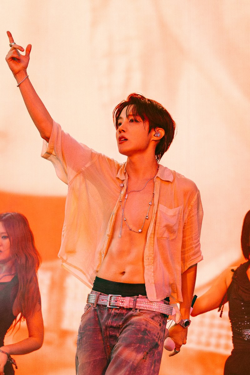 "제이홉 '롤라팔루자 베를린', 챔피언스리그급 K-팝 퍼포먼스"