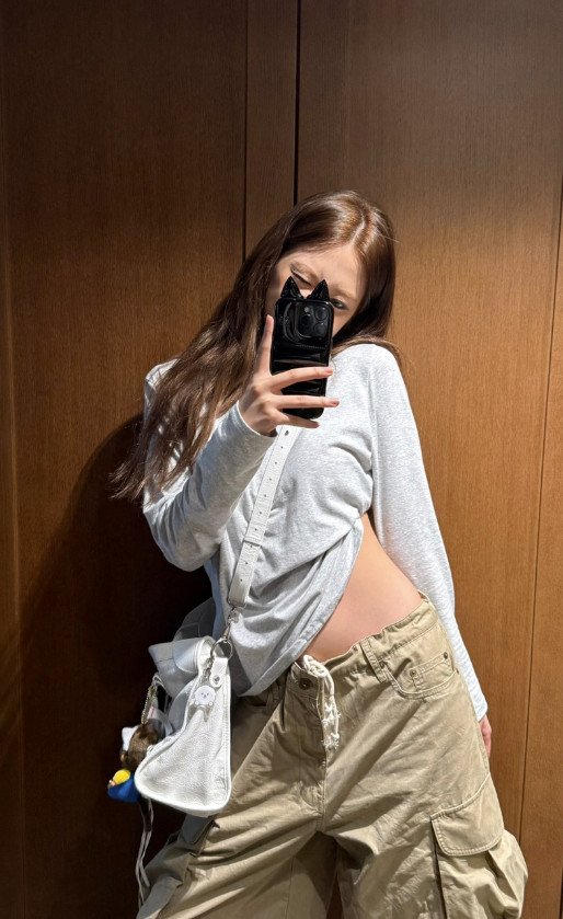 안유진, 잘록 허리 노출한 채 윙크…완벽 민낯까지 [N샷]