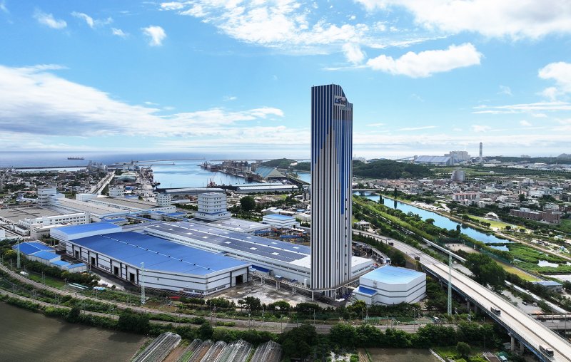 "해저케이블 생산 4배로"...LS전선, 동해 5동 준공