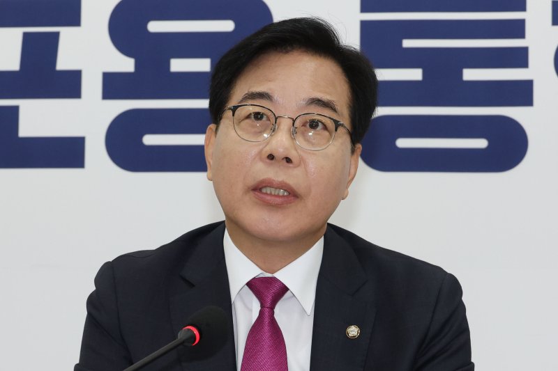 송언석 실시간-바카라사이트의힘 비상대책위원장 겸 원내대표가 16일 오전 서울 여의도 국회에서 가진 현안 관련 기자간담회에서 발언하고 있다. 2025.7.16/실시간-바카라사이트1 ⓒ News1 이광호 기자