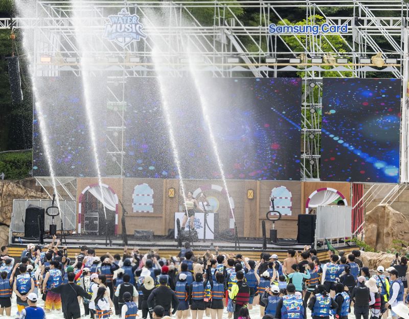 캐리비안 베이, 2주간 10만명 방문…휴가철 '핫플' 된다