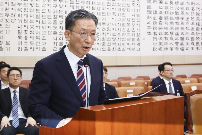 [서울=뉴시스] 김금보 기자 = 정성호 법무부 장관 후보자가 16일 서울 여의도 국회 법제사법위원회에서 열린 인사청문회에서 모두발언를 하고 있다. 2025.07.16. kgb@newsis.com