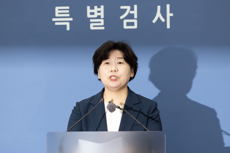 [서울=뉴시스] 황준선 기자 = 박지영 내란 바카라사이트 소닉 바카라사이트 소닉보가 15일 오후 바카라사이트 소닉 사무실이 마련된 서울 서초구 고등검찰청 기자실에서 정례 브리핑을 하고 있다. 2025.07.15. hwang@newsis.com
