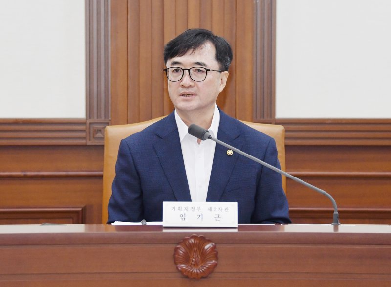 기재차관 "관행적 낭비 예산 조정...국정 과제 추진 재투자"