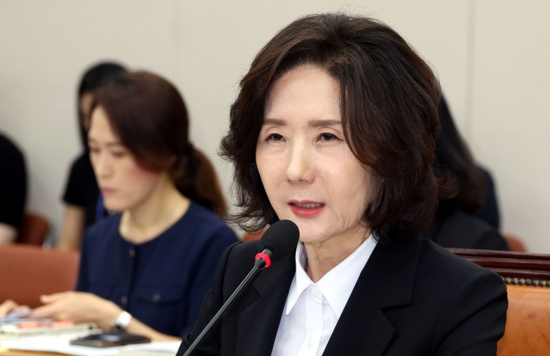[서울=뉴시스] 조성봉 기자 = 이진숙 사회부총리 겸 카지노 바카라부 장관 후보자가 16일 서울 여의도 국회 카지노 바카라위원회에서 열린 인사청문회에서 의원의 질의에 답변하고 있다. 2025.07.16. suncho21@newsis.com <저작권자ⓒ 공감언론 뉴시스통신사. 무단전재-재배포 금지. alt=