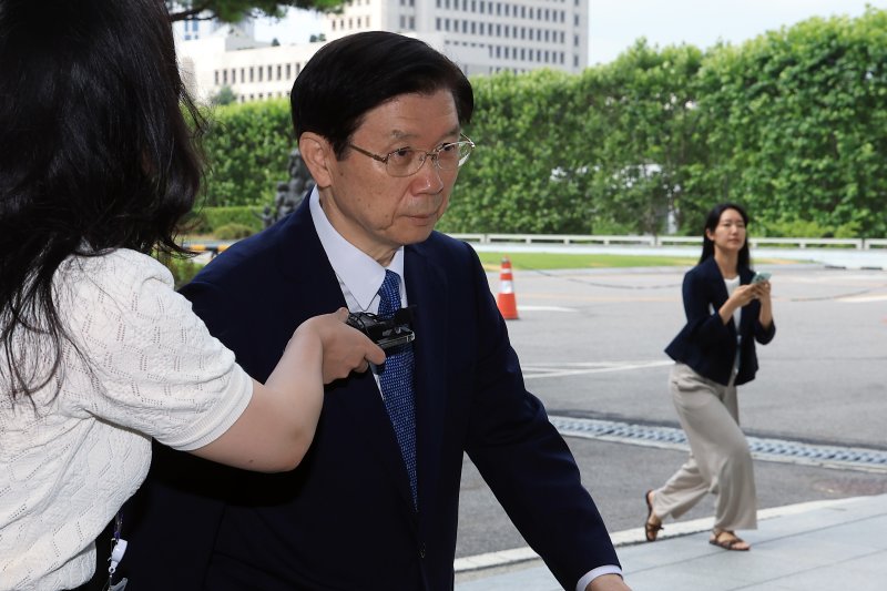 박종준 전 대통령경호처 경호처장이 14일 오전 서울 서초구 내란·외환 특검사무실이 위치한 서울고등검찰청으로 들어오고 있다. 2025.7.14/뉴스1 ⓒ News1 박정호 기자