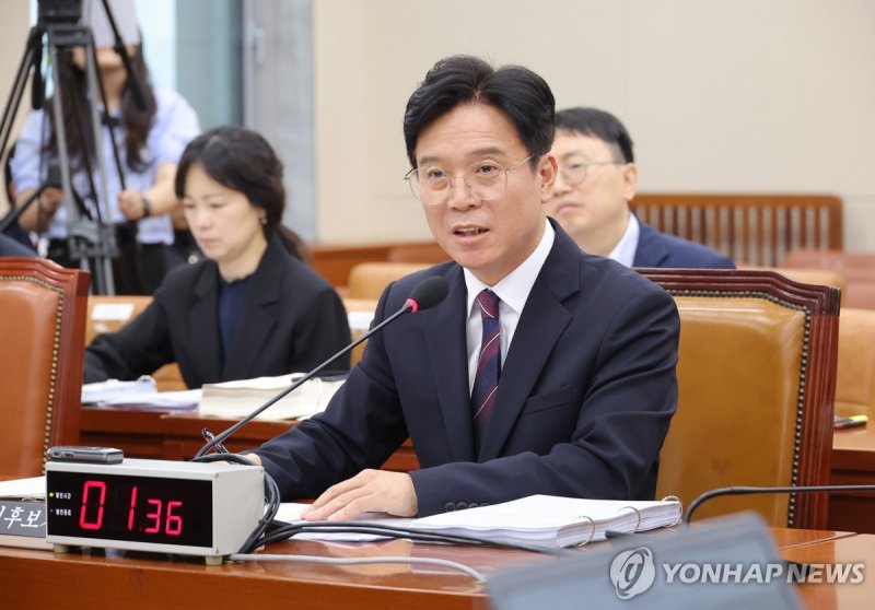 의원 질의에 답하는 김영훈 고용노동부 장관 후보자 (출처=연합뉴스)