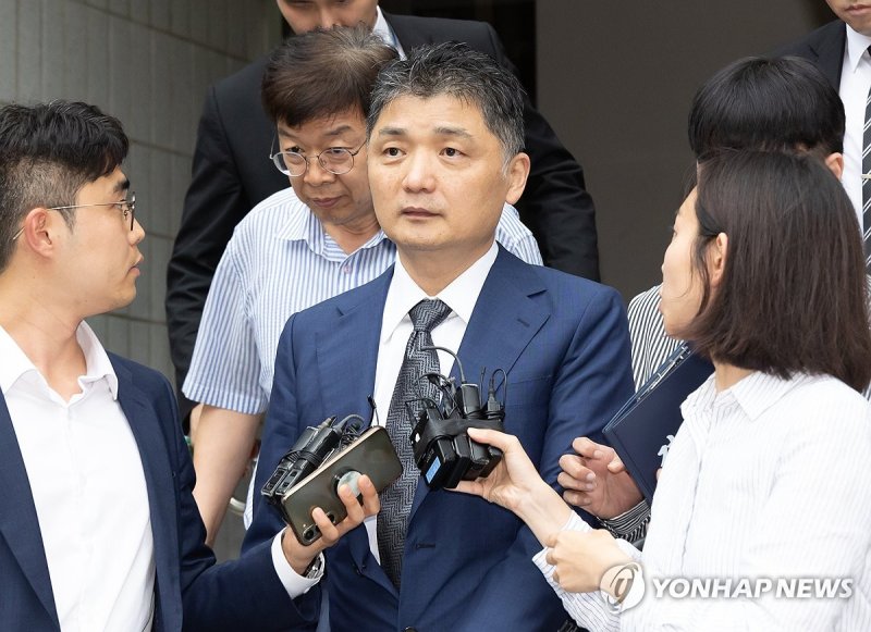 특검, '집사게이트' 연루 기업인 겨냥…카카오 김범수 출석 조율(종합)