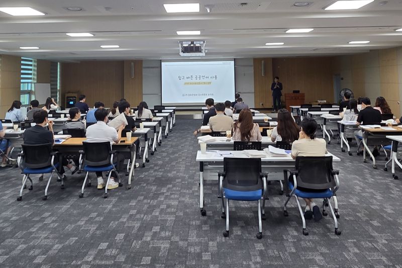 "가나다라.." 공기업 직원들에게 한글교육 나선 한글도시
