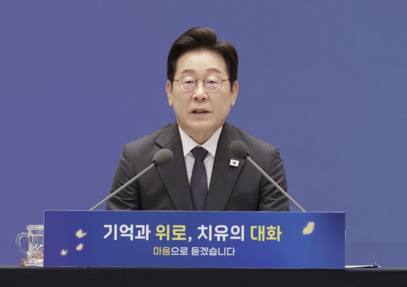 李대통령, 사회적 참사 유가족에 "국민 생명 지킬 책임 못해 공식 사죄"