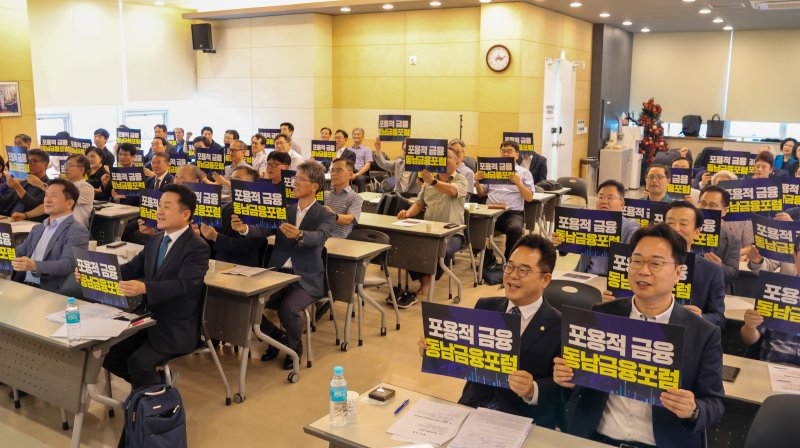 [부산=뉴시스] 16일 부산 동구 부산약사회관에서 열린 에볼루션 바카라에볼루션 바카라혁신포럼 창립식. (사진=더불어민주당 부산시당 제공) 2025.07.16. photo@newsis.com *재판매 및 DB 금지
