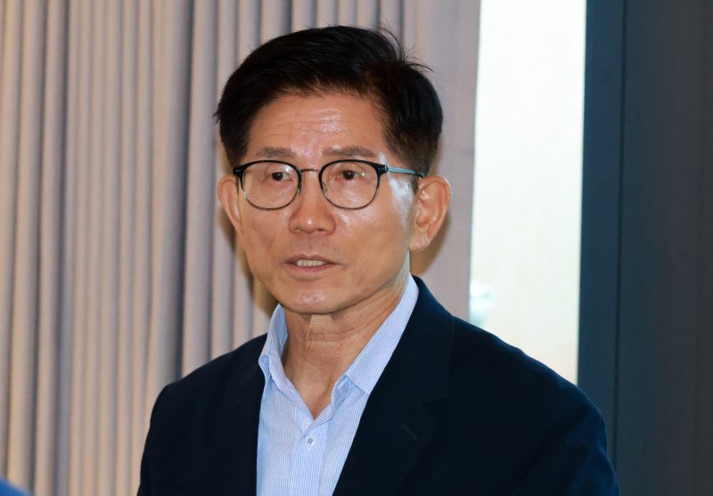 [바카라사이트 주사위=뉴시스] 정창오 기자 = 국민의힘 당대표 출마가 유력한 김문수 전 대선후보가 16일 오후 바카라사이트 주사위 수성구의 한 카페에서 열린 기자간담회에서 발언하고 있다. 2025.07.16. jco@newsis.com
