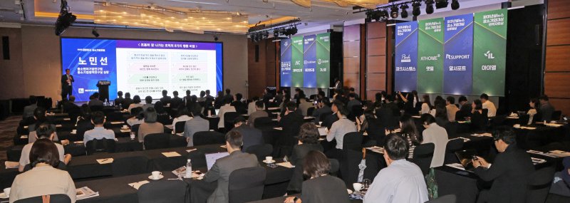 中企 위기를 기회로 바꾸려면… 파이낸셜뉴스 주최로 16일 서울 여의도 콘래드호텔에서 열린 제15회 대한민국 바카라사이트 목록에서 노민선 중소벤처기업연구원 중소바카라사이트 목록정책연구실 실장이 '중소바카라사이트 목록 위기를 기회로 바꾸는 M&A 혁신'을 주제로 기조강연을 하고 있다. 사진=박범준 기자