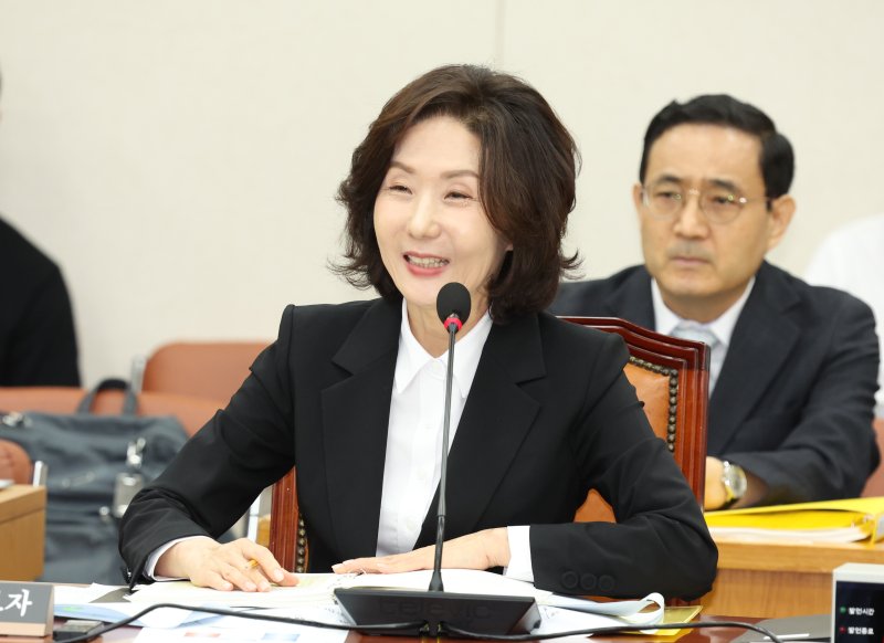[서울=뉴시스] 고승민 기자 = 바카라사이트 승리바카라 소울카지노 사회부총리 겸 바카라사이트 승리바카라 소울카지노부 장관 후보자가 16일 서울 여의도 국회 바카라사이트 승리바카라 소울카지노위원회에서 열린 인사청문회에서 의원 질의에 답하고 있다. 2025.07.16. kkssmm99@newsis.com