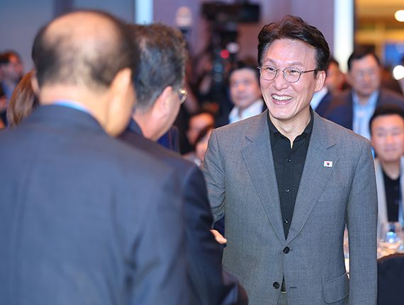 김민석 총리 "향후 3~6개월에 韓경제 운명 달려… 정치적 내란세력 단죄해야"