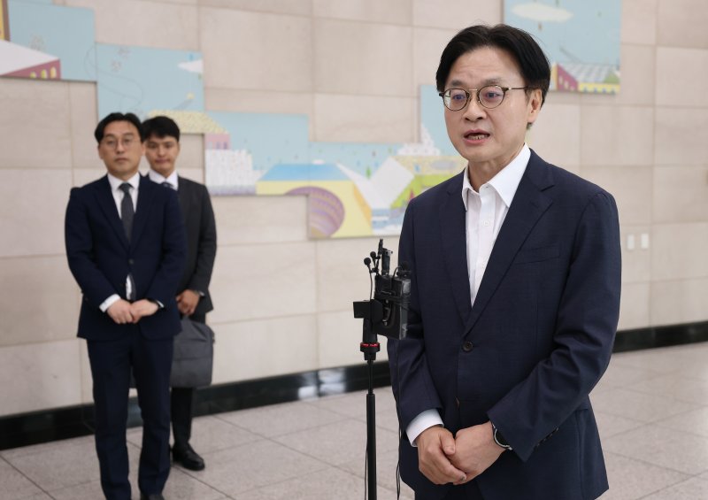 이재명 정부 초대 산업통상자원부 장관에 지명된 김정관 후보자(두산 에너빌리티 사장)가 30일 오전 서울 강남구 한국기술센터에 마련된 인사청문회 준비단 사무실로 출근하며 지명 소감을 밝히고 있다. 2025.6.30/뉴스1 ⓒ News1 오대일 기자