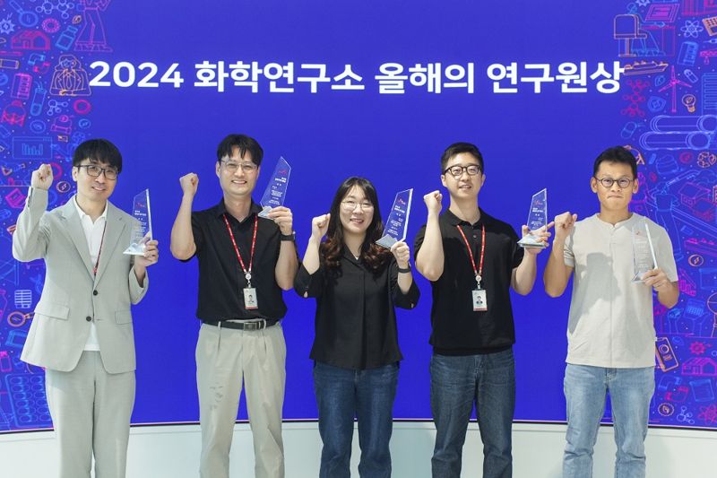 "스카이본·에코젠 경쟁력 높였다"...SK케미칼, '올해의 연구원상' 2팀 수상