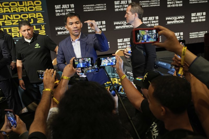 [라스베이거스=AP/뉴시스] 필리핀 복싱 영웅 매니 파퀴아오(46)가 16일(현지 시간) 미 네바다주 라스베이거스에서 마리오 바리오스(30, 미국)와 타이틀전 기자회견을 하고 있다. 파퀴아오는 19일 라스베이거스에서 세계복싱평의회(WBC) 웰터급 챔피언인 마리오 바리오스(30, 미국)를 상대로 복귀전을 치른다. 2025.07.16.