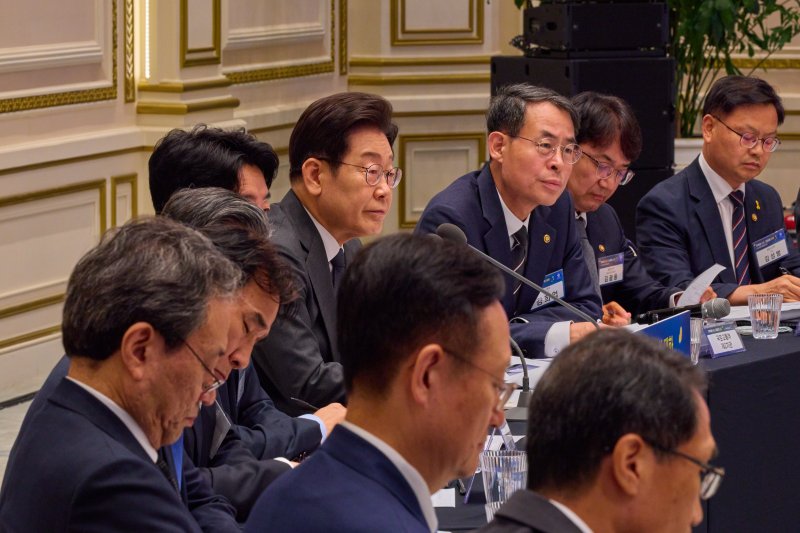 (서울=뉴스1) 이재명 기자 = 이재명 대통령이 지난 16일 청와대 영빈관에서 열린 ‘기억과 위로, 치유의 대화’ 사회적 참사 유가족 간담회에서 발언을 하고 있다. (대통령실 제공. 재판매 및 DB 금지) 2025.7.17/뉴스1 /사진=뉴스1화상