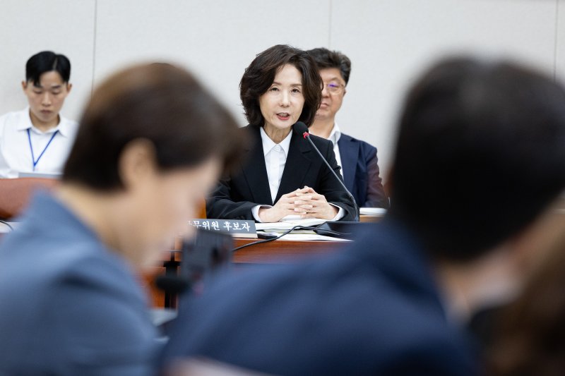 이진숙 사회부총리 겸 교육부 장관 후보자가 16일 오전 서울 여의도 국회 교육위원회에서 열린 인사청문회에서 의원 질의에 답하고 있다. 2025.7.16/뉴스1 ⓒ News1 유승관 기자