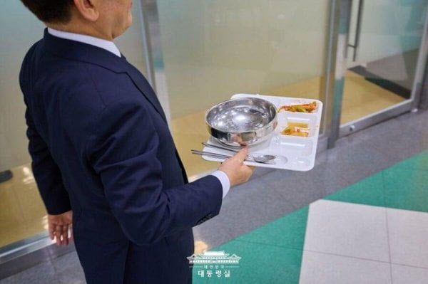 李대통령 '머리 잘린 사진'에 과거 尹 정권은 어땠나