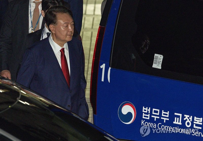 법원 떠나는 윤석열 전 대통령 (출처=연합뉴스)