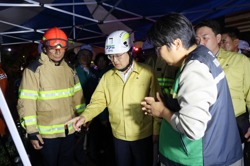 붕괴현장 찾은 김동연 지사 (출처=연합뉴스)