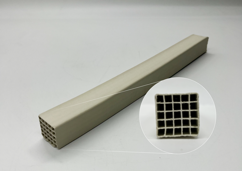 [연구그림] 유니스트 UNIST 조승호 교수팀이 개발한 질소산화물 제거 촉매. 실제 산업 현장에서 쓸 수 있는 덩어리 형태로 만들어진 촉매와 그 단면 구조.