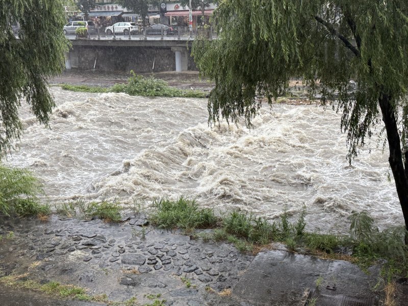 광주 '극한 호우'에 아수라장 말 그대로 물폭탄입니다