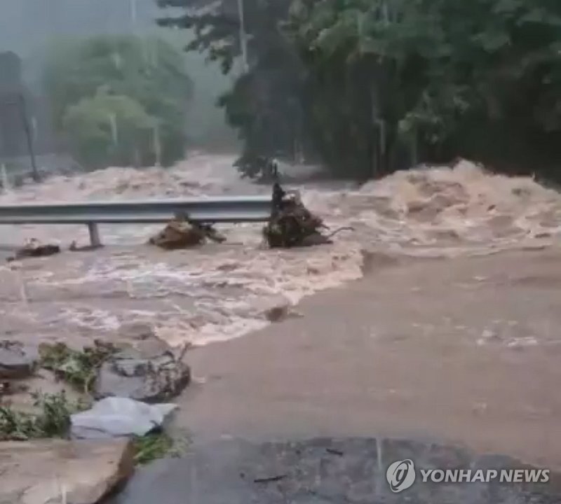 극한호우에 서산 용현계곡 범람 (출처=연합뉴스)